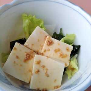 豆腐とわかめのサラダ